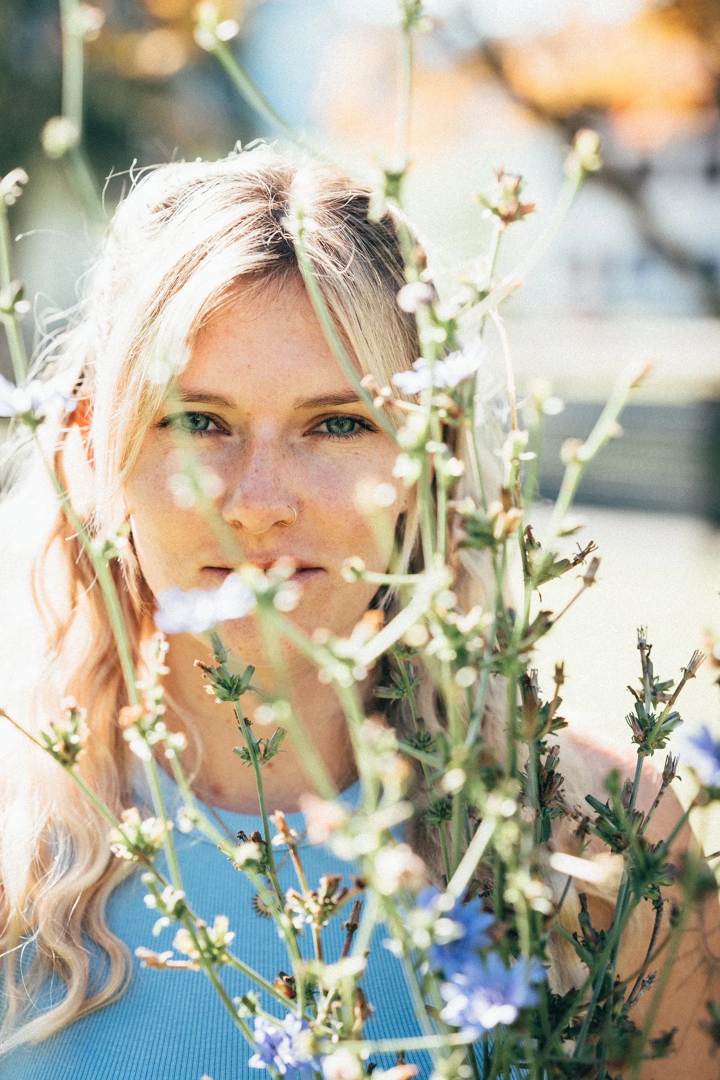 Portrait von Antonia in der Natur