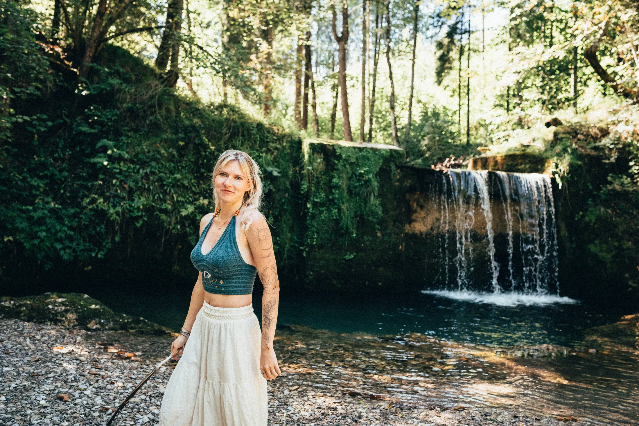 Antonia am Wasserfall